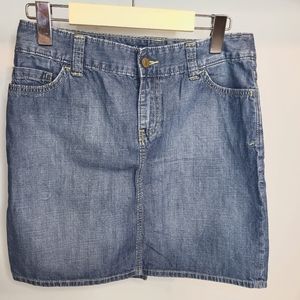 Tommy Hilfiger / mini denim skirt, light weight, button and zipper. Size 4